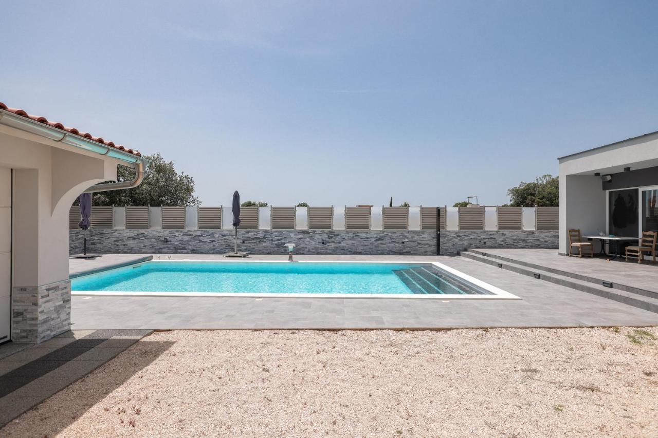 Apartments Nicola With Private Pool Bibinje Exterior photo